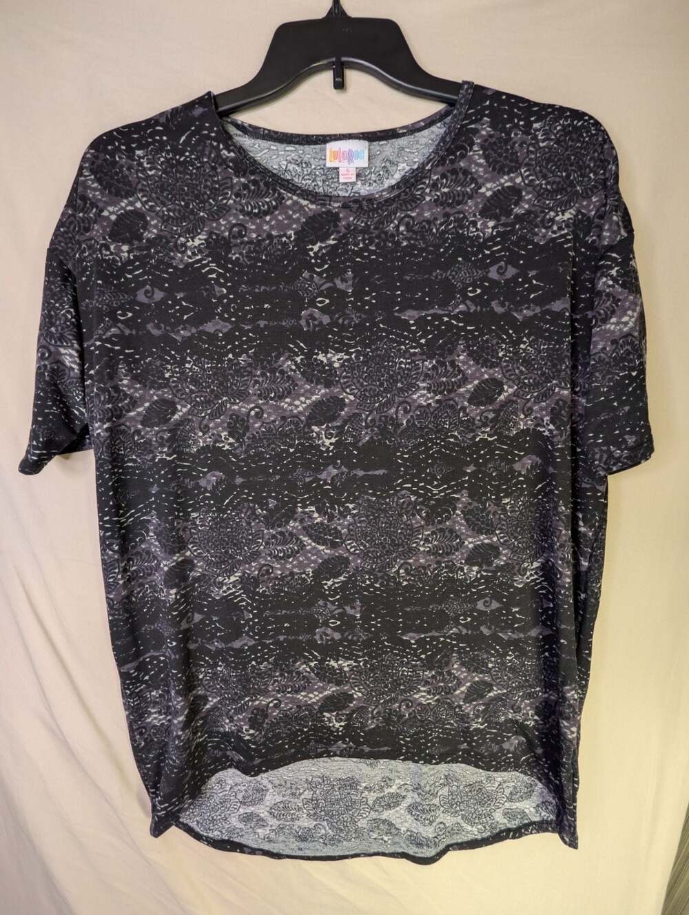 LuLaRoe‎ Black and Grey Paisley Floral Print Short Sleeve Crew Neck T-Shirt S
